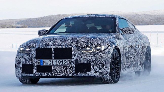 В Сеть попали шпионские фото с зимних тестов BMW M4 Coupe