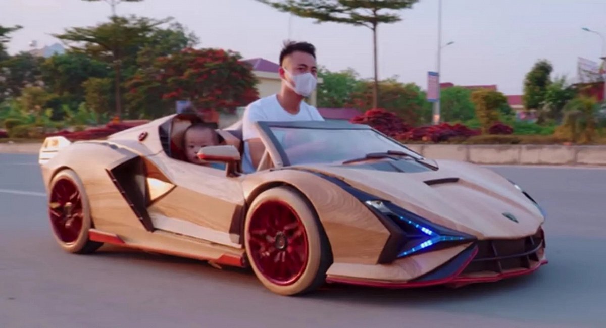 В Интернете показали деревянный Lamborghini Sian ручной работы для катания детей