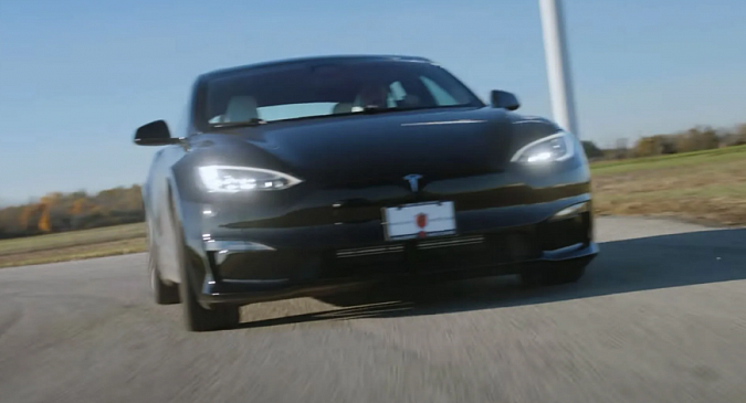 У Tesla Model S Plaid обнаружились проблемы с тормозами и рулевым управлением