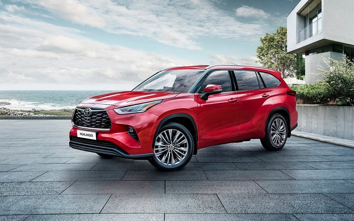 Toyota озвучила российские цены на обновленный Highlander 