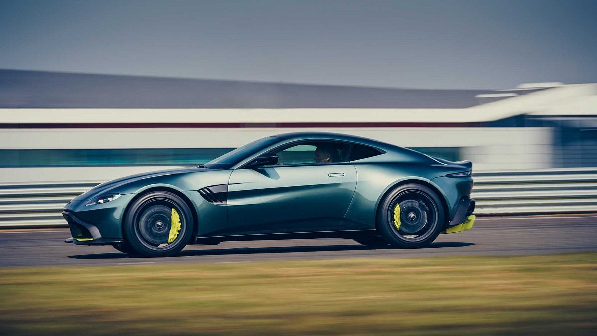 Aston Martin Vantage AMR станет легче и получит семиступенчатую «механику»