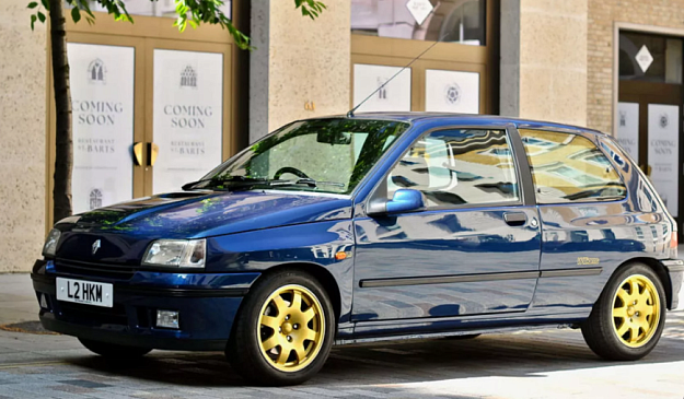Отреставрированный Renault Clio Williams станет лотом аукциона 