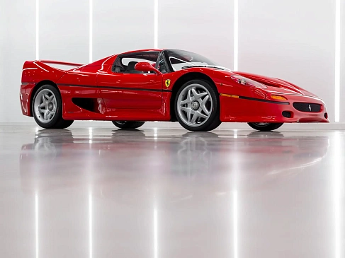 Редчайший праворульный Ferrari F50 выставили на аукцион RM Sotheby's