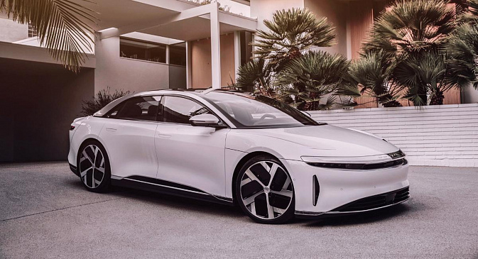 Электрокар Lucid Air 2022 года отзывают из-за неработающего дисплея 