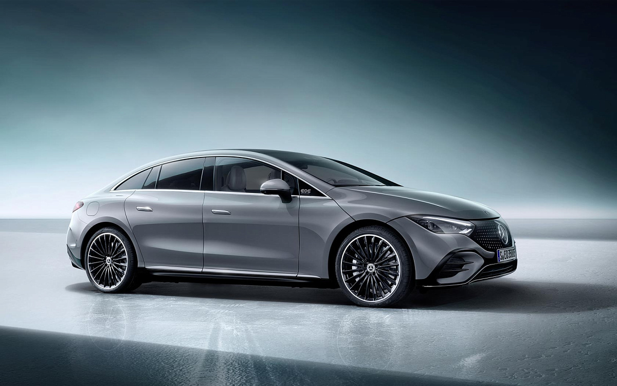 Mercedes-Benz Group снижает стоимость электромобилей на рынке Китая на 2 млн рублей из-за отставания продаж 