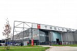 Компания Tesla решила закрыть свой первый европейский завод