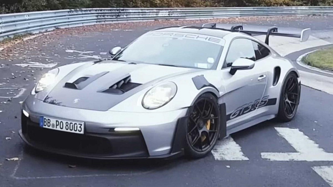 Смотрите, как новый Porsche 911 GT3 RS Set очень быстро едет по Нюрбургрингу 