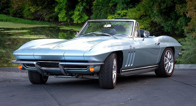 В продаже появился отреставрированный Chevrolet Corvette 1965 года выпуска