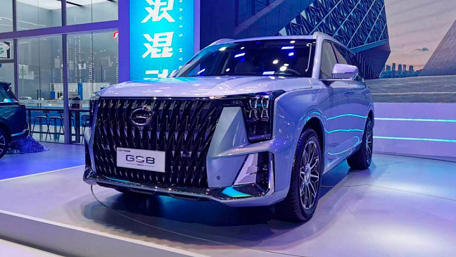  Компания GAC показала свой новый внедорожник Trumpchi GS8 на автосалоне в Чунцине