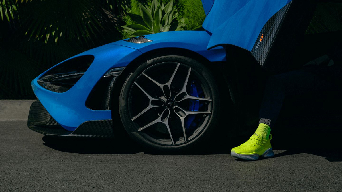 Производитель суперкаров McLaren объединился с APL и выпустил универсальные беговые кроссовки HySpeed Производитель суперкаров McLaren объединился с APL и выпустил универсальные беговые кроссовки HySpeed