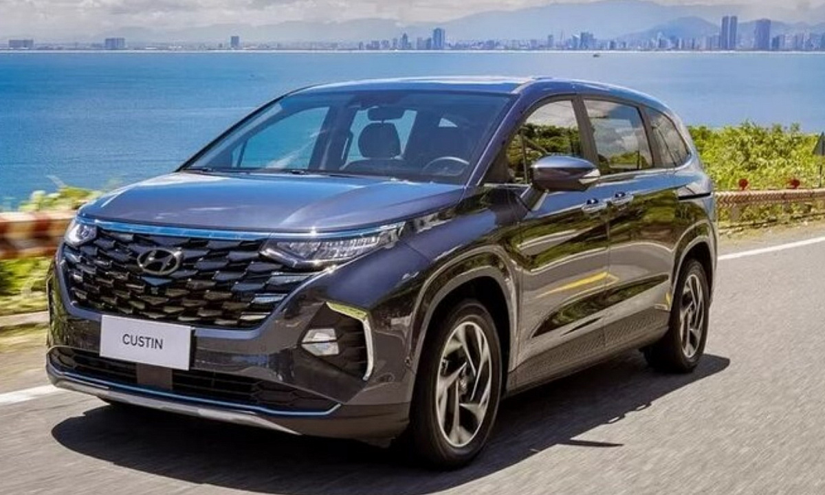 В России впервые стал доступен роскошный минивэн Hyundai Custin