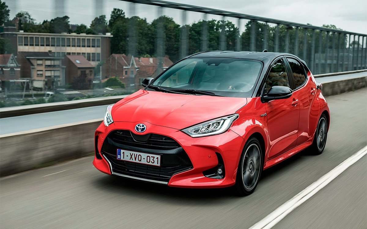 Хэтчбек Toyota Yaris стал автомобилем года 2021