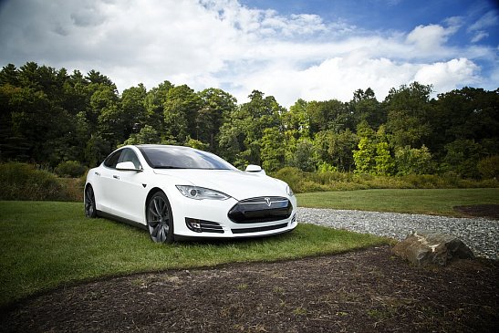 Китайский соперник Tesla Model 3 бьёт рекорды по предзаказам еще до старта продаж