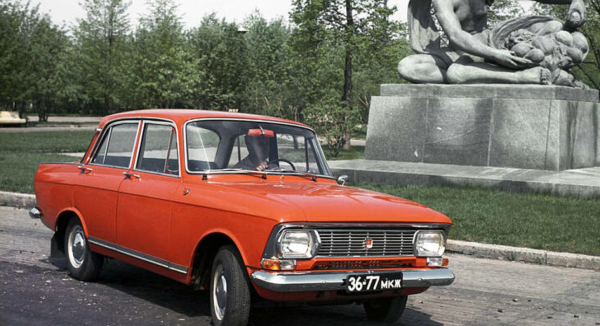 В Москве обнаружили Москвич-412 в идеальном состоянии с пробегом 1343 километра