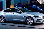 Компания Jaguar обновила седан XE и добавила интересные функции