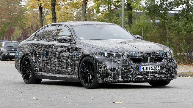 На тестах замечена гибридная версия "заряженного" BMW M5