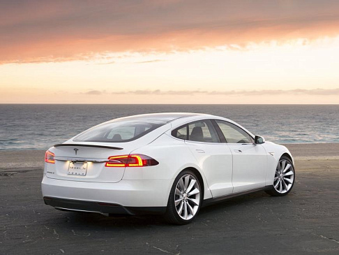 Компания Tesla отзывает 16 тыс. новых автомашин из-за проблем с ремнями безопасности