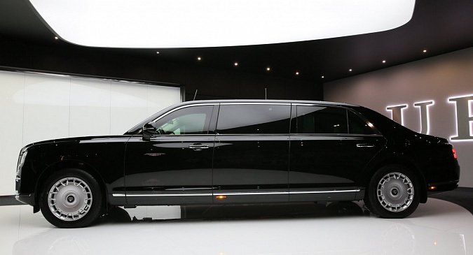 Власти ОАЭ планируют обсудить покупку премиальных авто Aurus с броней