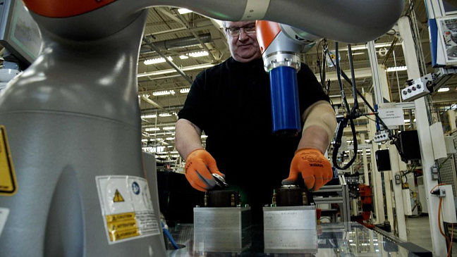 Компания Ford представила робота, который облегчит труд инвалидов на сборочном конвейере