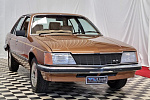 Абсолютно новый Holden Commodore VH SL/E 1979 года простоял в сарае без движения более 40 лет