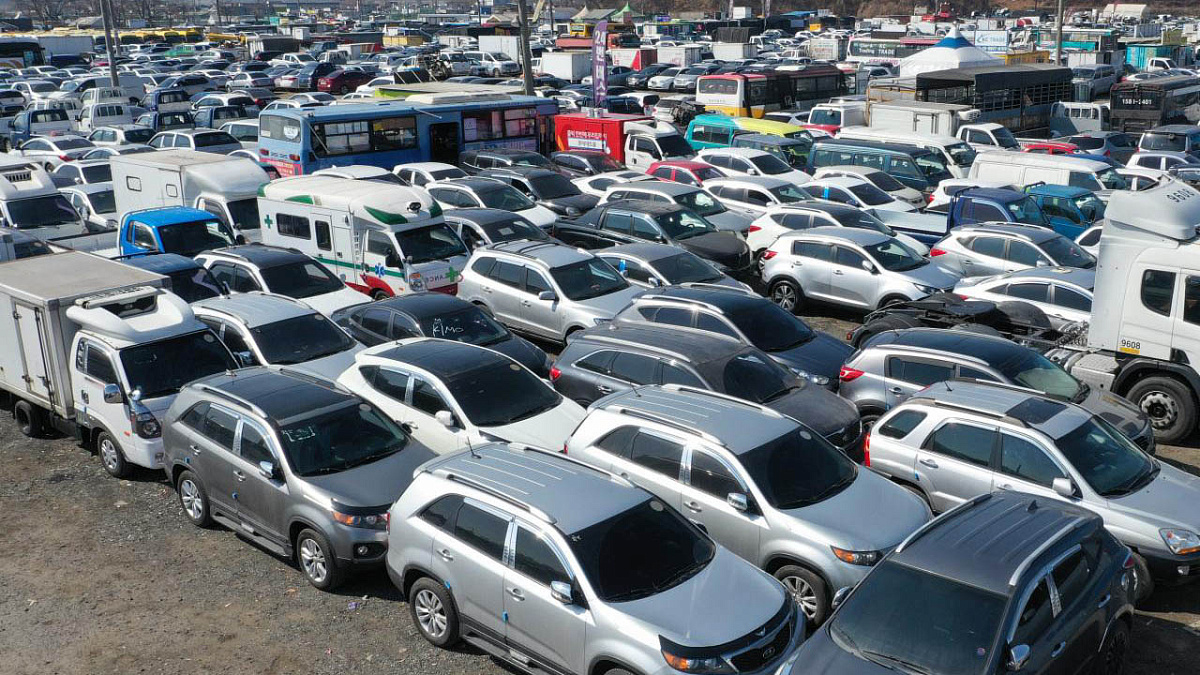 Автомобили с пробегом теряют в цене второй месяц подряд на российском рынке