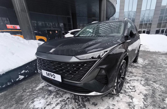 Интерьер новейших кроссоверов «Москвич M70» и «Москвич M90» впервые показали на реальных фото