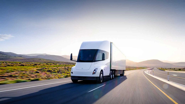 Tesla стремится увеличить число сотрудников производства электрических грузовиков Semi