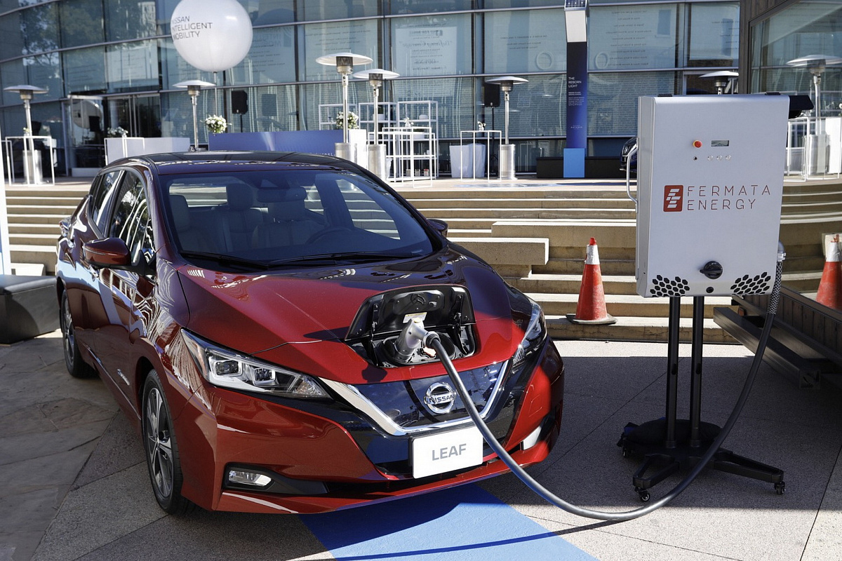 Nissan одобряет зарядное устройство для получения энергии от Nissan LEAF для электропитания дома