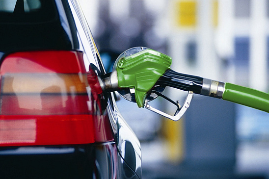 Автоэксперт Рузанов назвал бессмысленной переплату за «улучшенные» сорта бензина