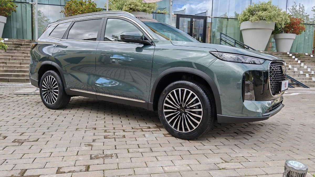 Новый китайско-российский кроссовер: Tenet T8 удивил оснащением