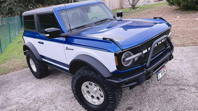 На аукционе продается внедорожник Ford Bronco с кузовом в ​​стиле ретро 