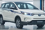 Новый экспериментальный электрический минивэн Toyota Kijang Innova представили на выставке IIMS