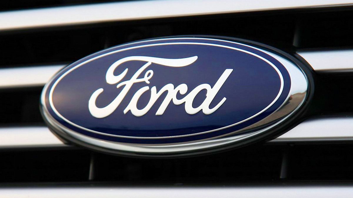 Ford получил патент на самое большое в мире лобовое стекло