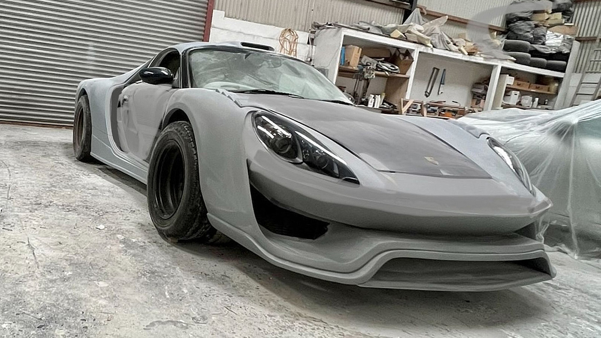 Появились снимки сверхширокого Porsche Boxster GT1 от Vale Automotive