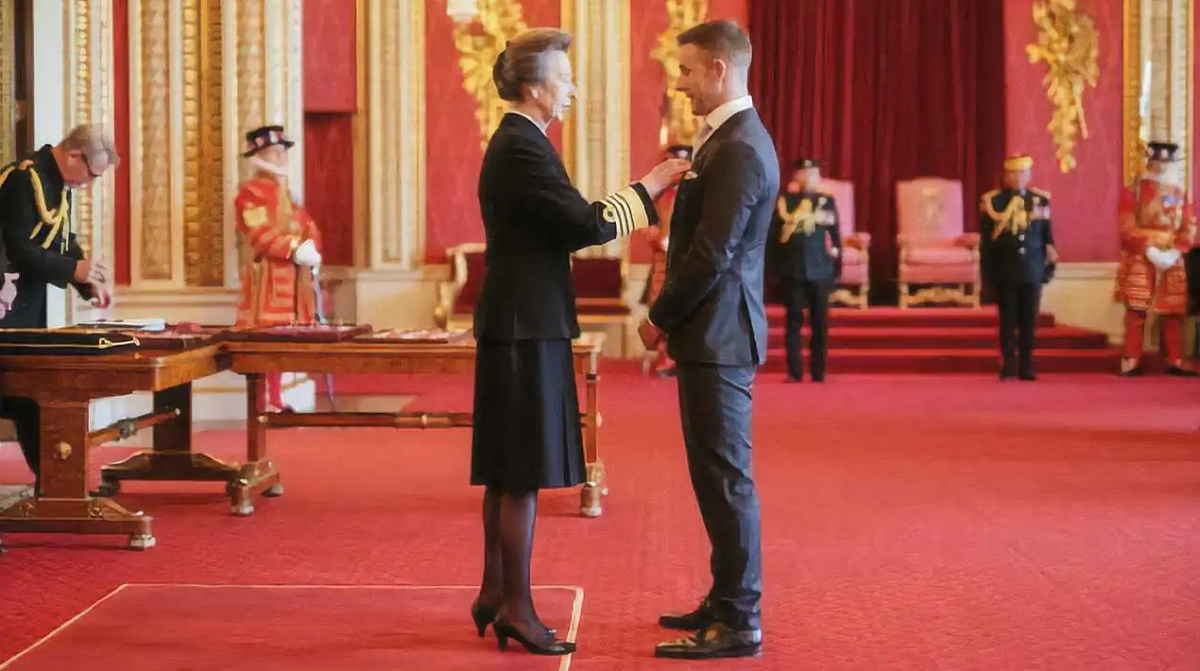 Мотогонщик Джонатан Ри получил Орден Почета в Букингемском дворце