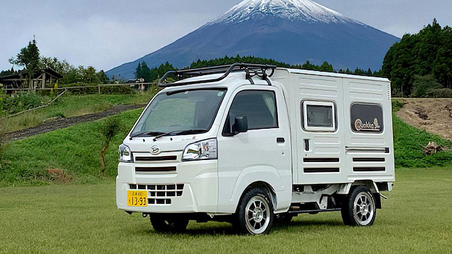 Грузовой автомобиль Daihatsu Hijet переделали в автодом с оригинальным интерьером в честь животного Квокка