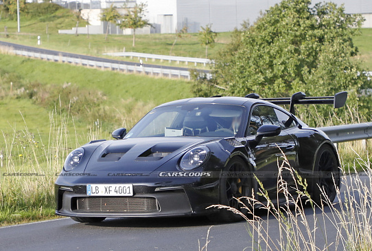Porsche 911 GT3 RS 2023 зашпионил с внешностью гоночного авто с обычными дверными ручками