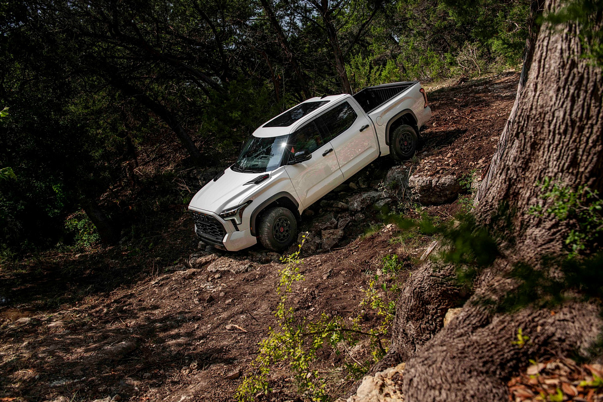 Компания Toyota выставила на аукцион первую Tundra Capstone и вторую Tundra TRD Pro