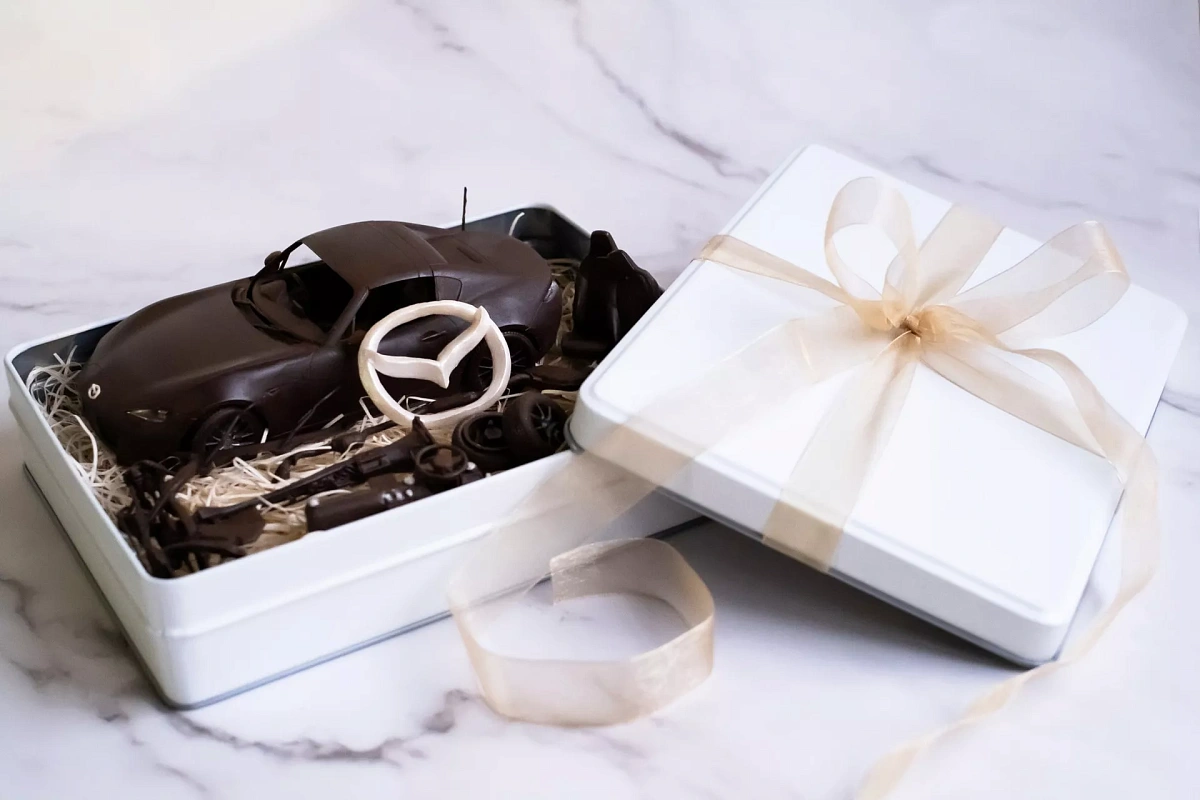 Компания Mazda выпустила шоколадный родстер Mazda MX-5 RF в честь Дня святого Валентина