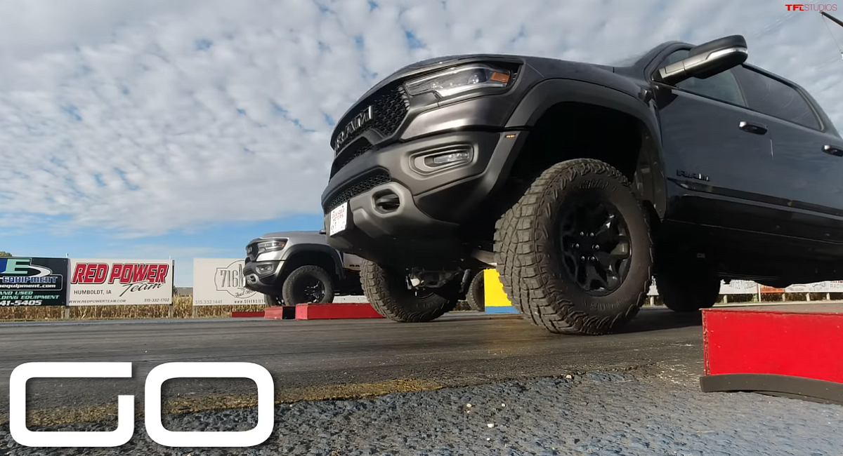 Сможет ли электрокар Ford F-150 Lightning победить Ram TRX в дрэг-рейсе?