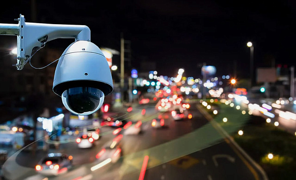 Представитель ГИБДД рассказал, как выглядят дорожные камеры на телефон и ремень – распознать сложно, но можно