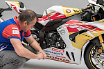 Honda представила реплику John McGuinness Honda Fireblade SP ограниченной серии