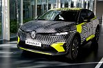 Renault вывела на тесты новый электрический кроссовер Megane E-Tech 2022 модельного года