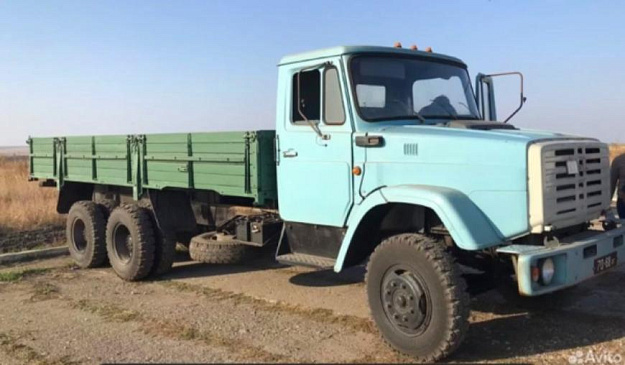 В РФ выставили на продажу новые грузовики ЗИЛ-133 из запасов Госрезерва за 700 тыс. рублей 