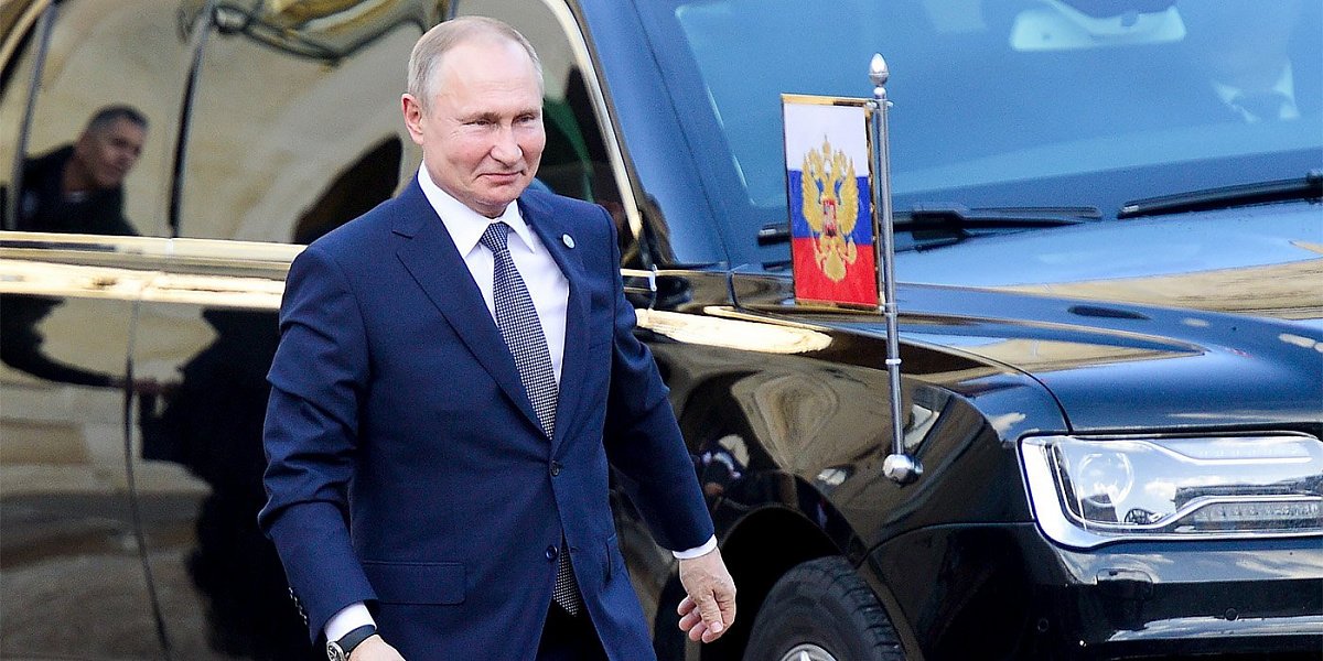 Путин приехал на саммит «нормандской четверки» на лимузине Aurus