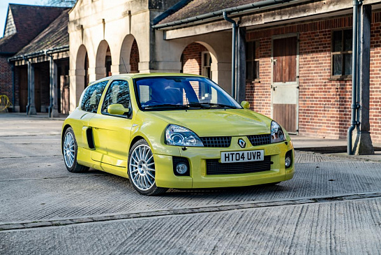 Редкий Renault Clio V6 2004 года продан за рекордную сумму в 120 000 долларов