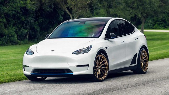 Tesla Model Y преобразился с золотыми дисками Vossen