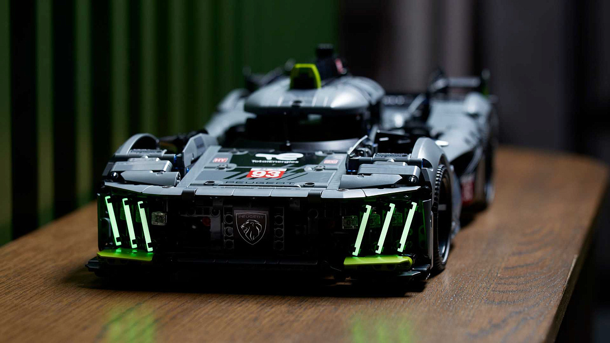 Компания Peugeot объединилась с Lego для создания гиперкара 9X8 24H Le Mans в рамках серии Lego Technic