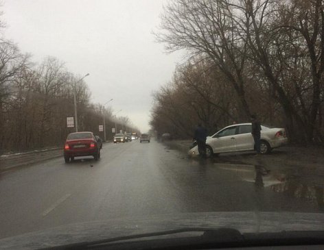 В Брянске в ДТП попали три легковых авто