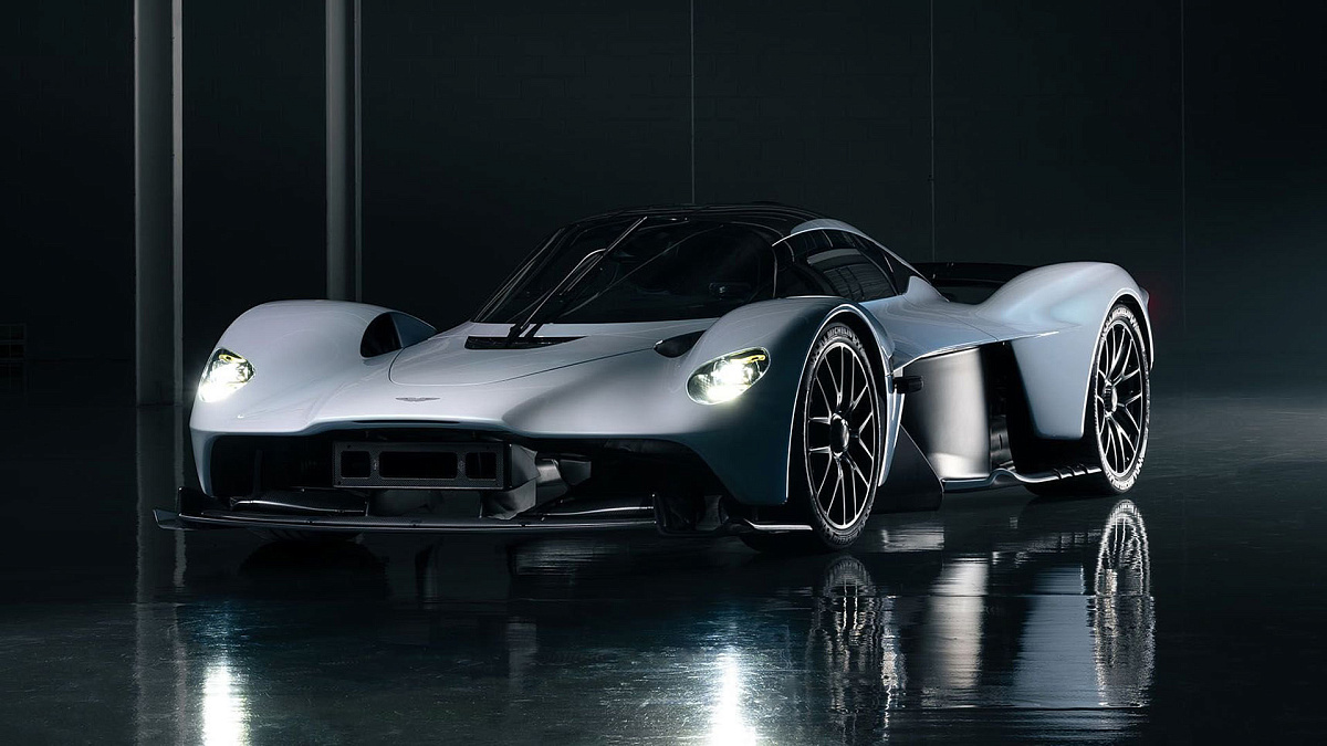 От Формулы-1 к аукциону: бывший пилот F1 Даниэль Риккардо продает свой Aston Martin Valkyrie за 273 млн рублей